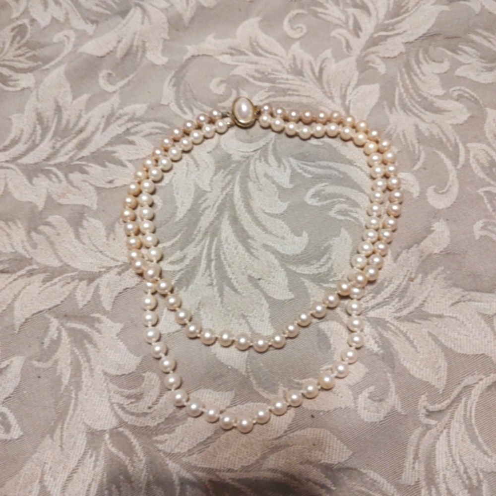 🔸⚜️🔸 Elegant Vintage Chantilly Creme & Gold Double Strand Faux Pearl Necklace